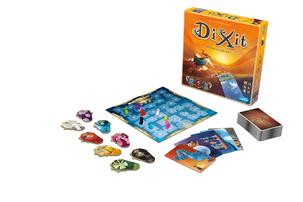 Foto cenital de todos los componentes del juego Dixit
